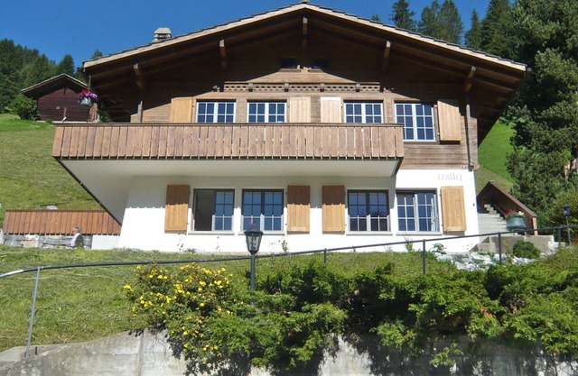 Renovated, quiet 3-room apartment with wonderful views of the mountains
