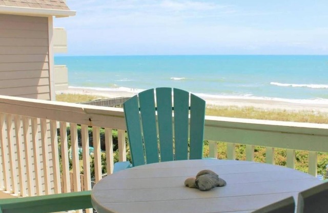 ~RENOVATED~ Top Floor Views, Oceanfront, Pool, Spacious Deck, Desirable Area