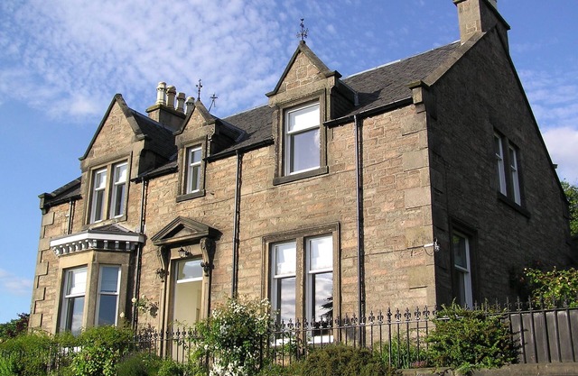 Renovated Victorian stone villa in the Riverside Conservation Area