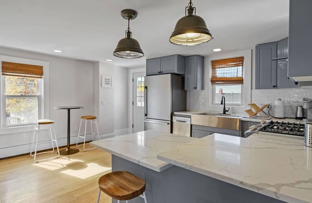 Renovated Water Haus ⎥ +8 beds ⎥ Historic Waterfrontnn