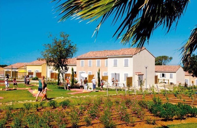 Residence in the Mas des Vignes area, 2 swimming pools, parking, 6 people