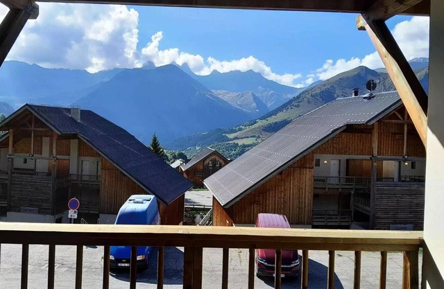 Residence La Fontaine Du Roi - Apartment 6 beds, 100m from the ski slopes, view Aiguilles d'Arves