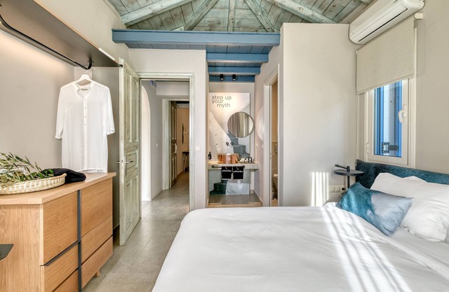 Residence with Private Pool - with Panoramic View, Art Blue Villas