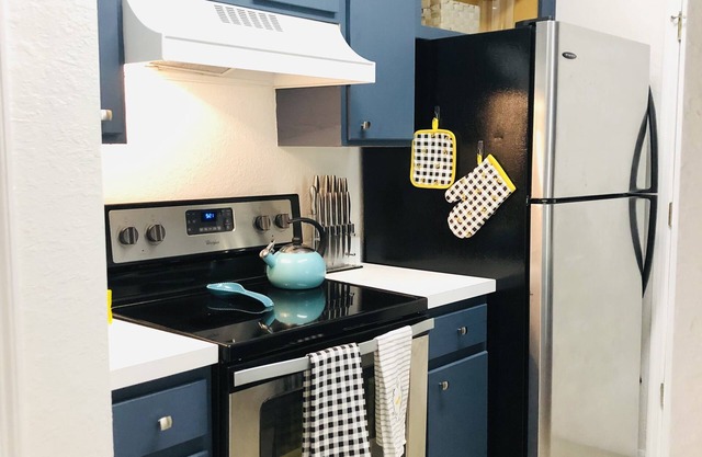 Resort-style 1bdr/1bath condo - Near Busch Gardens, Hospitals, Tampa & Beaches