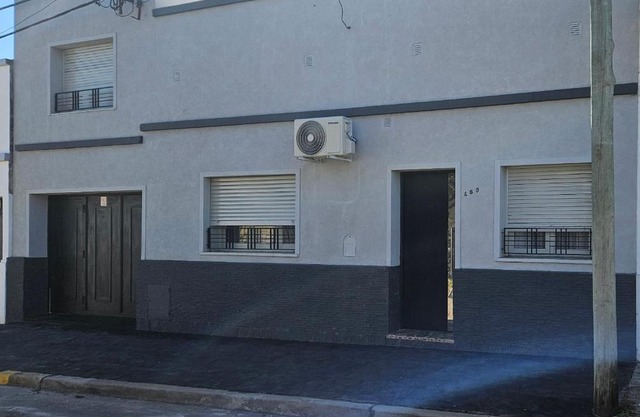 REST HOUSE Casa familiar - garage - TV - WiFi - 2 dormitorios - Living-comedor - Cocina - Lavadero - Patio con parrilla - Alquiler temporario