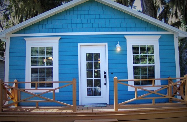 Restaurant, Boat Marina ,18-Hole Golf Course are nearby this new 2 bedrm 2bath