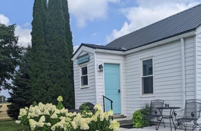 Retreat! 2 bedroom cottage!nPeaceful country setting