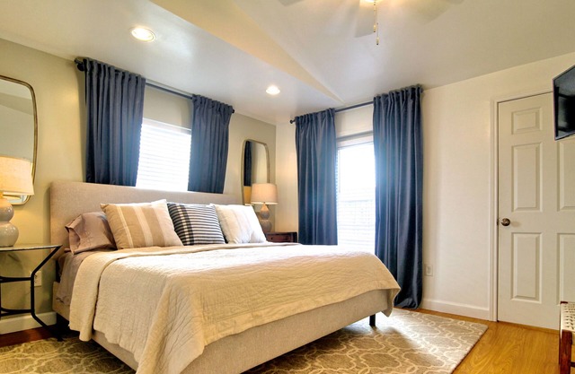 Retreat in The Heights - Cottage Grove bungalow