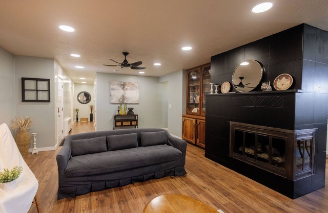 Retro, Cozy, and Vintage Home with Games, AC, and Wifi