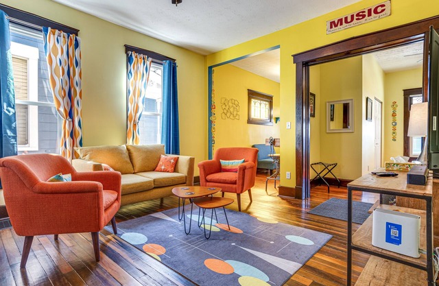 Retro-Inspired Indy Home: Walk to Fountain Square!