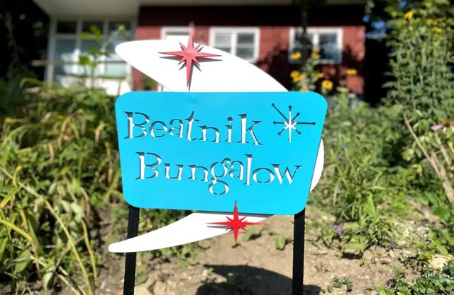 Retro & romantic 2BR bungalow, Lake Erie living, wineries, beaches