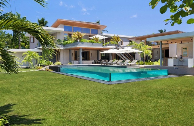 Reverie- Stunning 5BR Villa w/Chef, Pool, Gym & Beach Access in Old Fort Bay