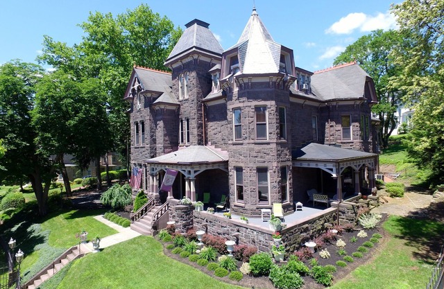 Reynolds Mansion B&B