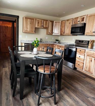 Rhodopa Guest House at Yellowstone #9