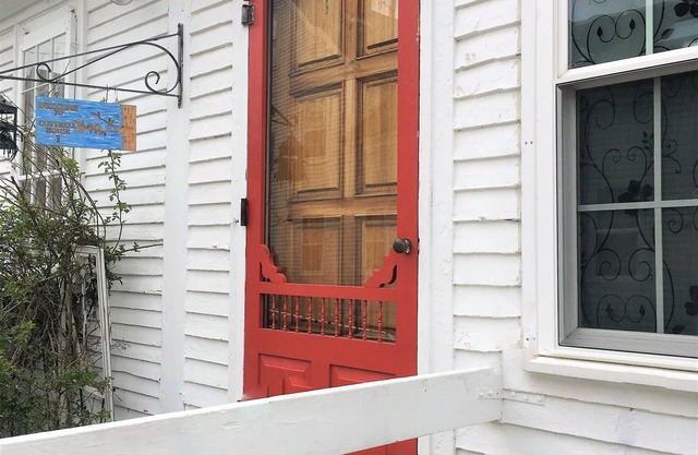 Right in town! walk to coffee shops, restaurants and much more!