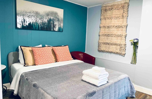 Rittenhouse Square close by Kimmel Center Suite