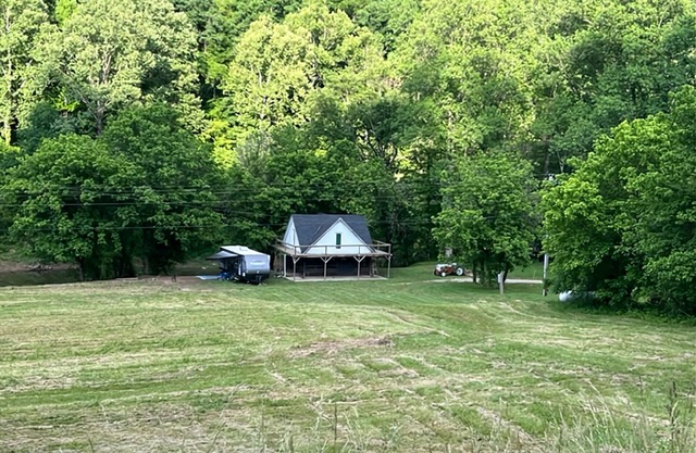 River House within 30 minutes of Red River Gorge and Natural Bridge State Park.n