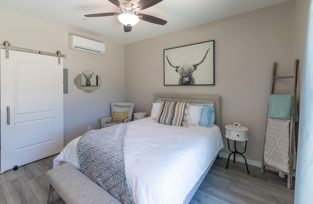 River Oasis Tiny Home 1BR 1BA w/Covered Parking