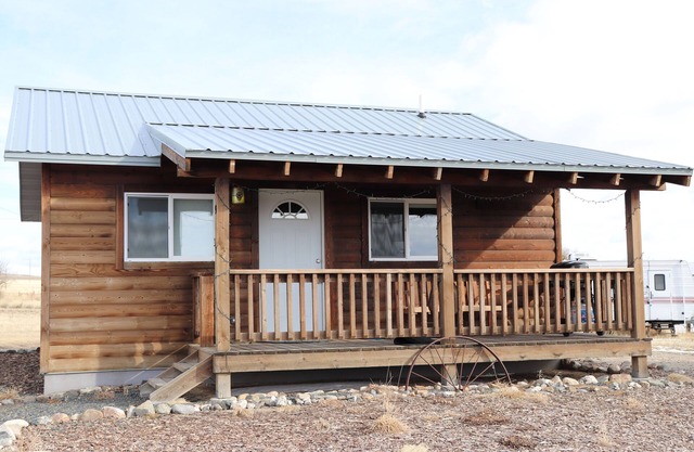 River Rest Luxury Cabin - The Ruby. Beautiful River and Mountain Views!