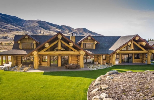 River Ridge | Luxury Log House | Stunning River View | Sleeps 10