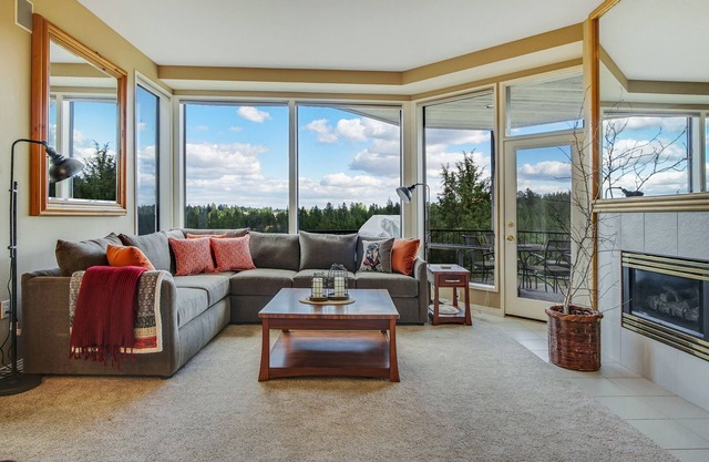 River View Condo, Close To Town/Mountain, Private Hot Tub