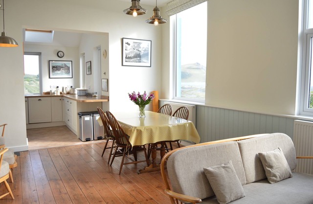 River View - Three Bedroom House, Sleeps 6