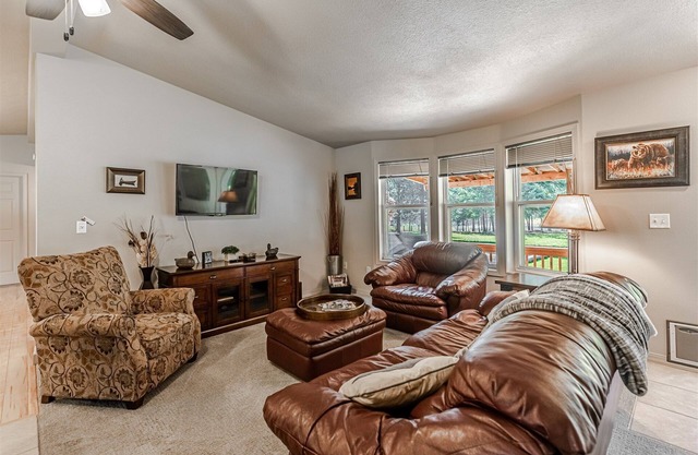 ⭐️ Riverbend Retreat ⭐️ Riverfront⭐️Relax by the fire