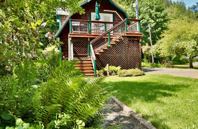 Riverfront Loft Retreat w/BBQ & Fire Pit