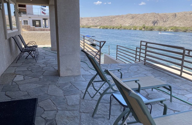 Riverfront Oasis Guest House, one bedroom with dock