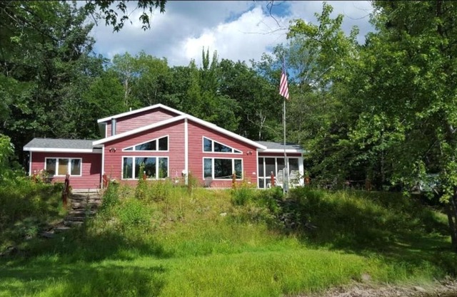 Riverfront Private Wooded 4-Season Cottage Retreat