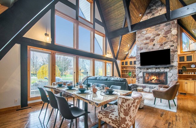 Riverhaven! Gorgeous A-Frame On St Joe River!