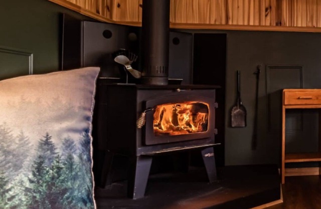 Riverside chalet with fire pit, indoor fireplace, perfect for nature retreats.