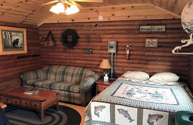 Riverside Retreat - Cozy Cabin #2
