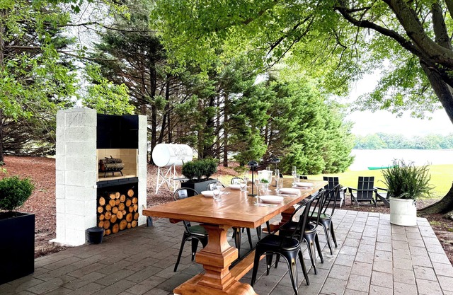Riverside Retreat/Fire-pit/Oak Tree Dining