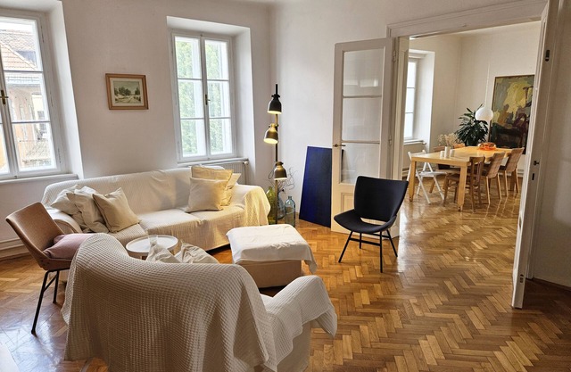 Riverside stay & Castle view Apartment Mara/2 rooms, big living & dining room