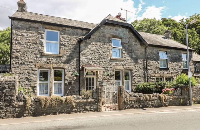 RIVERSIDE VIEW, pet friendly, with a garden in Cark In Cartmel
