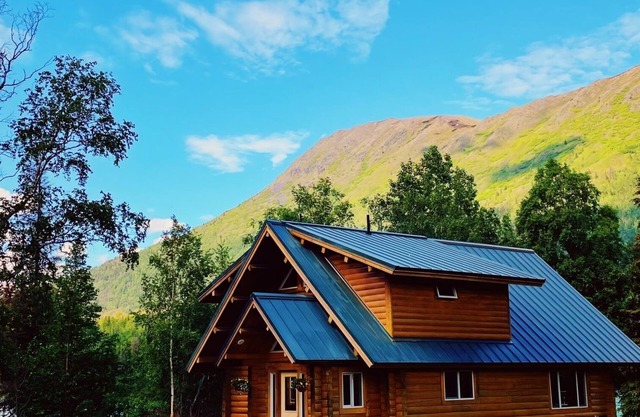 Riverview Cabin - Incredible Log Home at Eagle Landing Resort