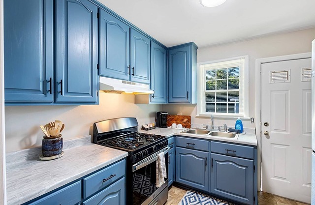 Riverwalk | Downtown | Open Kitchen