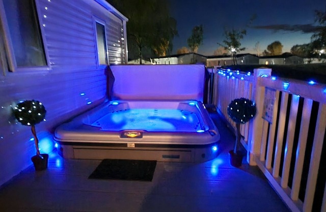 RJ Luxury Caravan with Hot Tub