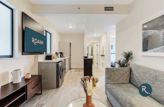 Roami at The Palace | 2 Bedroom | Queen