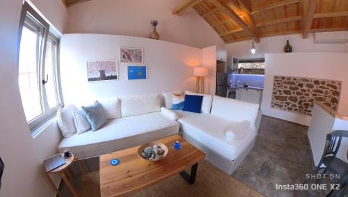 Rock Solid Stone House - Chora Samothraki