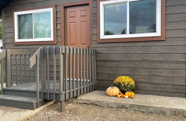 Rockin E #8 - Cozy, newly remodeled cabin