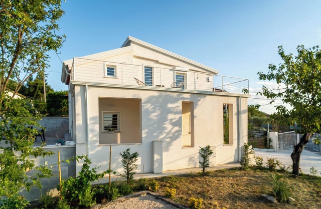 Romantic Villa with Woodland on the Wine Route