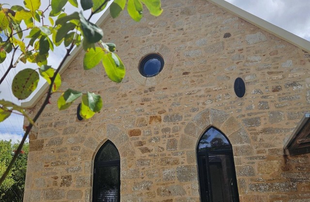 Romantic 1bed/1bath self-cont. apart. for 2 Adelaide Hills, wineries & Hahndorf.