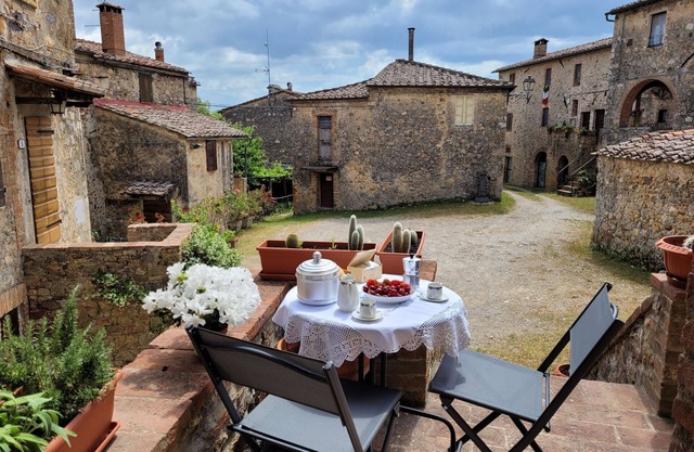 Romantic apartment located in a hamlet in the Sienese countryside