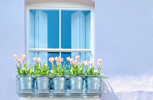 Romantic hideaway for two in coastal town - minutes from the sea
