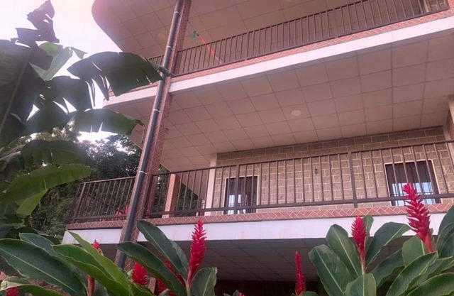 Romantic Spanish villa 10 minutes away from cascade.