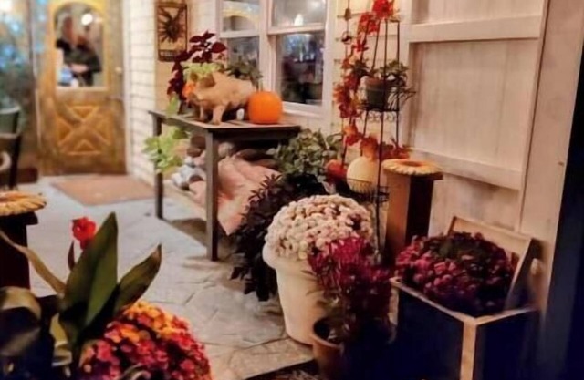 Romantic spot above restaurant., ideal for the gourmet
