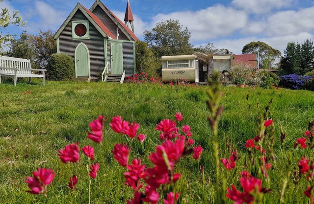 Romantic Stay by Historic Church on Wine Route