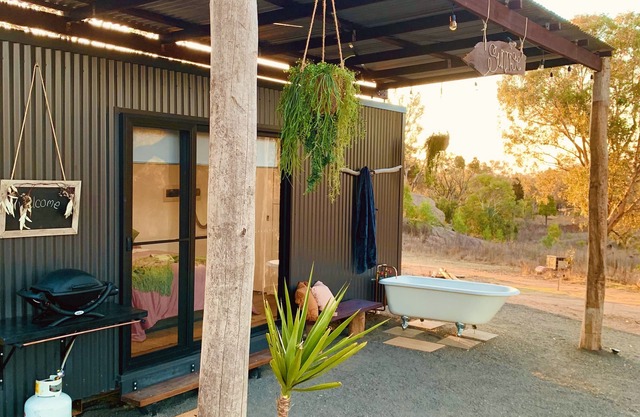 Romantic Sunrise Cabin set on a 25 acre idyllic farm 5 mins to Mudgee wineries